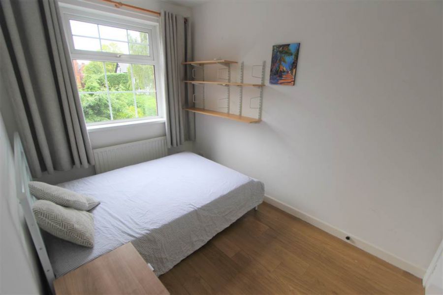 5c Windsor Close