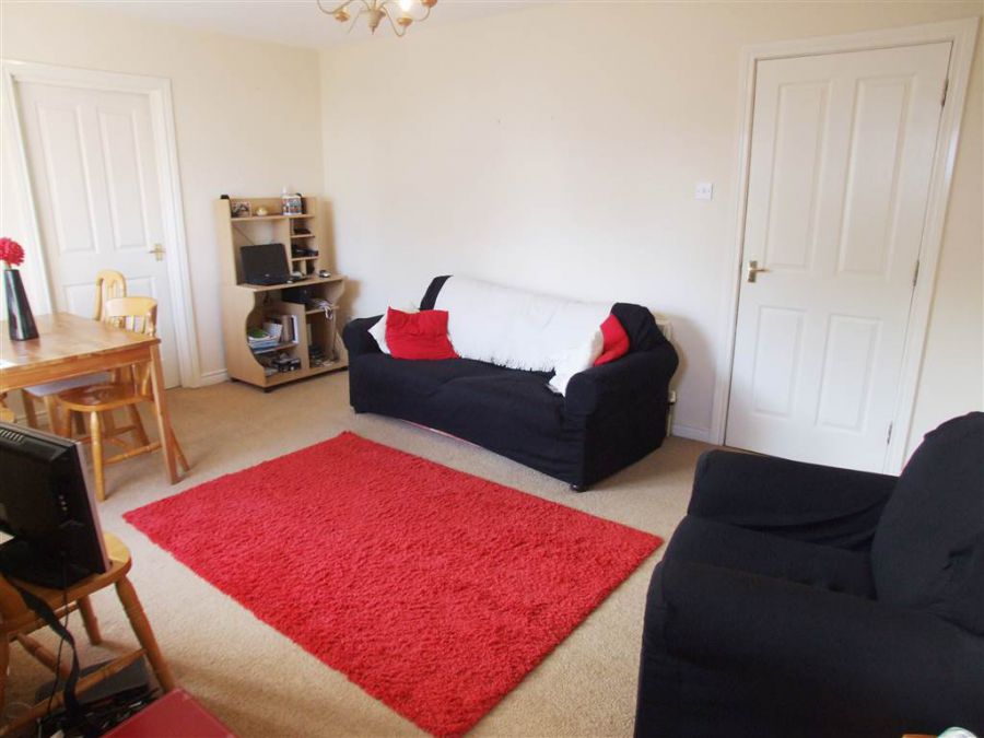 1, 7 Ailesbury Crescent