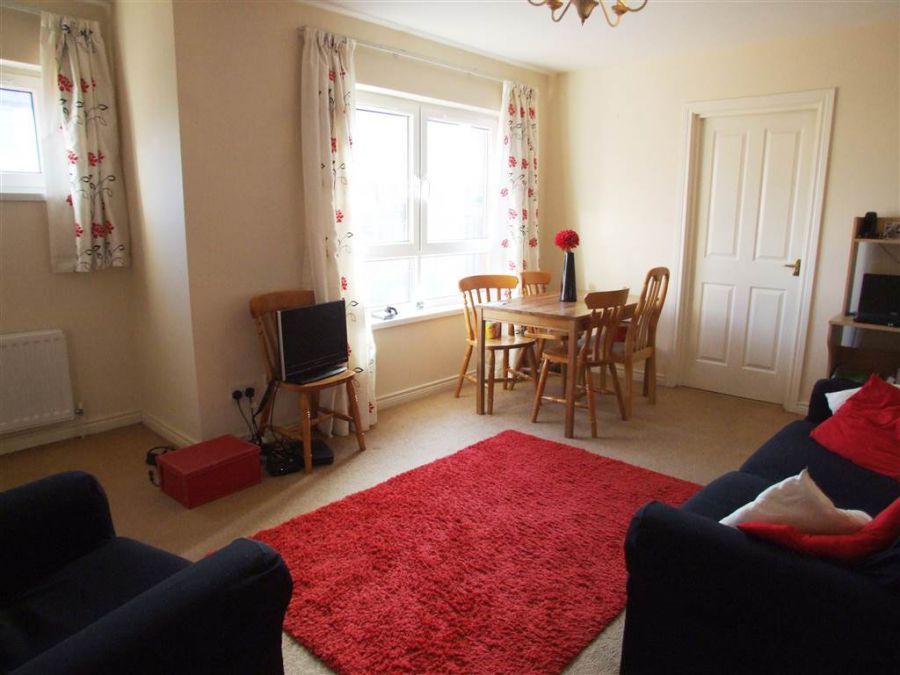 1, 7 Ailesbury Crescent