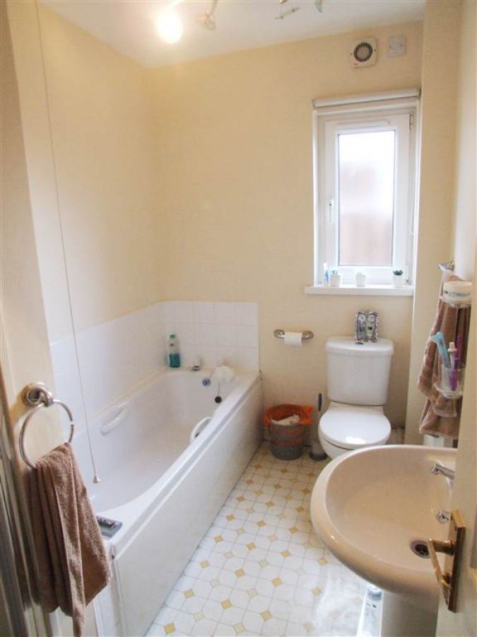 1, 7 Ailesbury Crescent