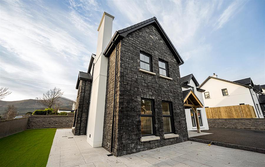 Croob-SP, 22 Iveagh Hall