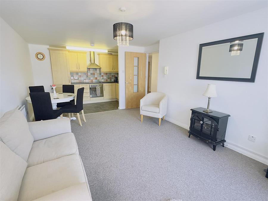 E4 Waterfoot