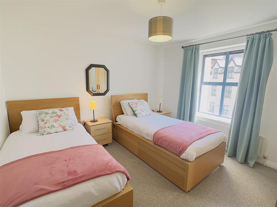 E4 Waterfoot