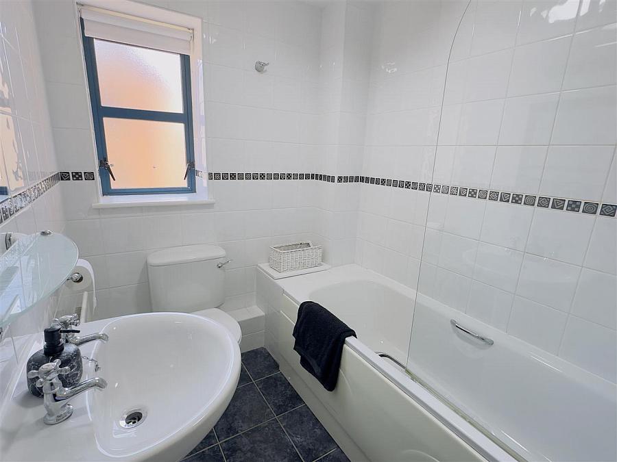 E4 Waterfoot