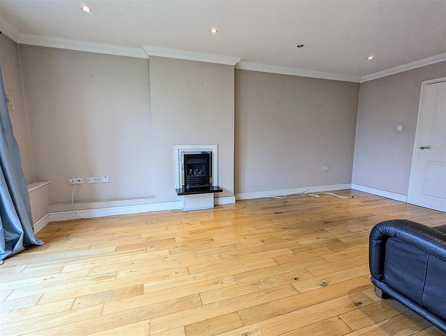 9 Pinetrees Lodge