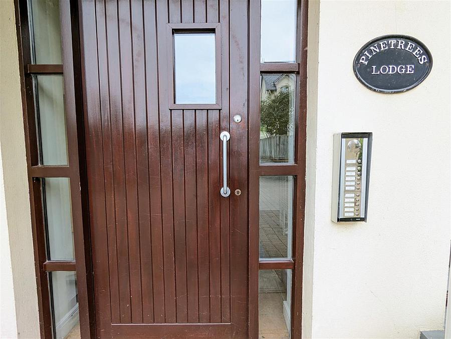9 Pinetrees Lodge