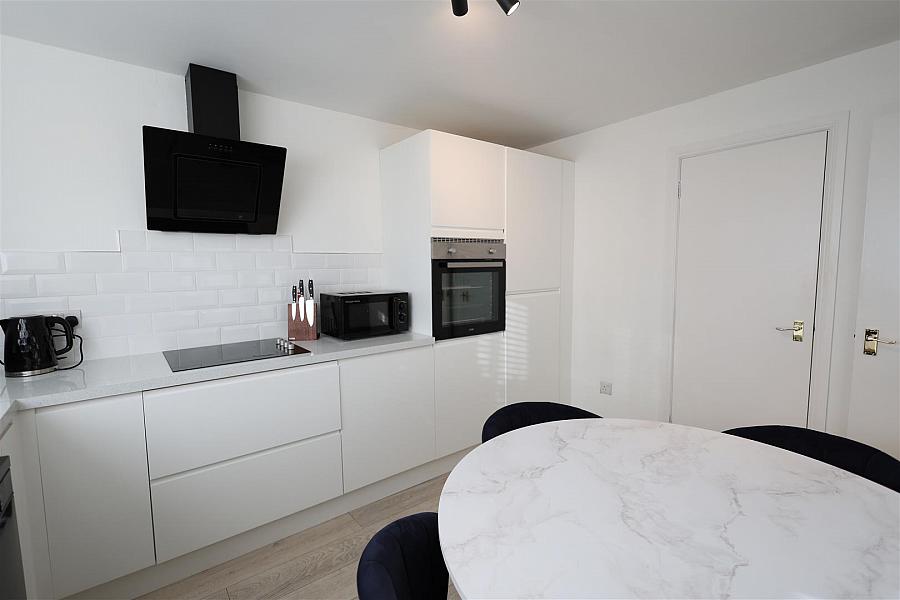 Apt 10 Waverley Court