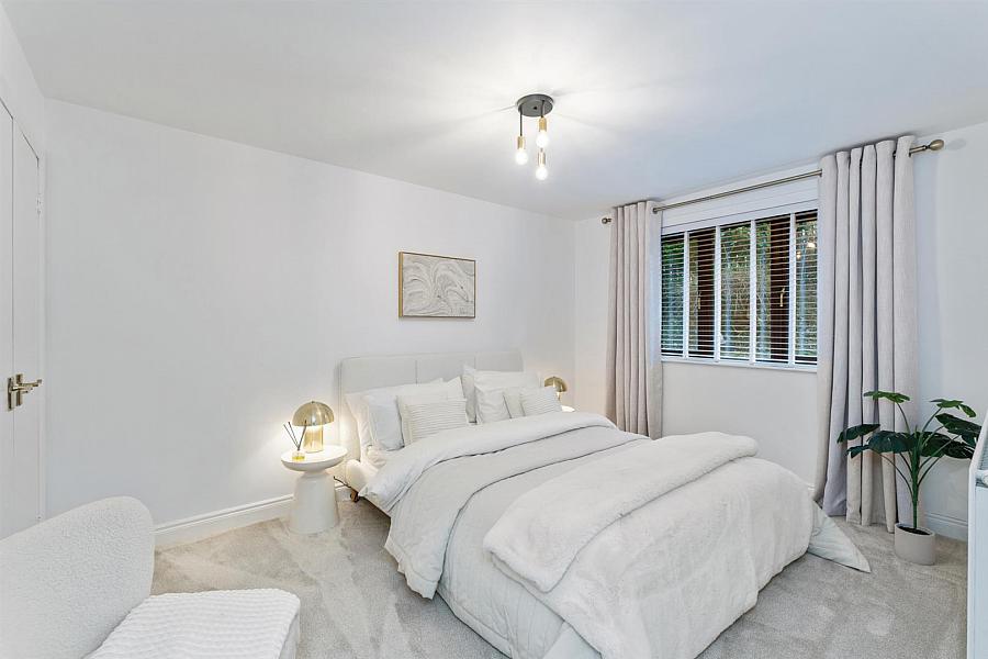 Apt 10 Waverley Court