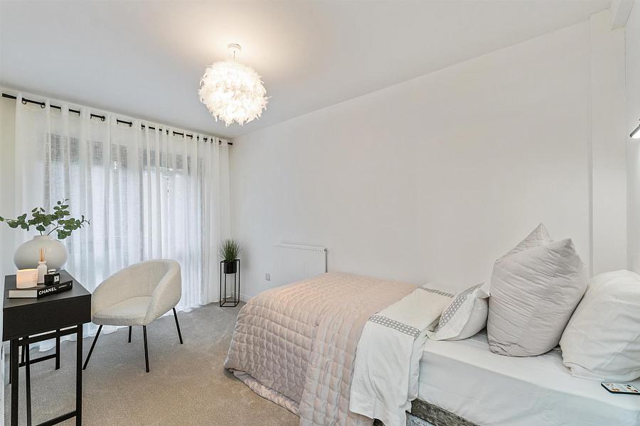 Apt 10 Waverley Court