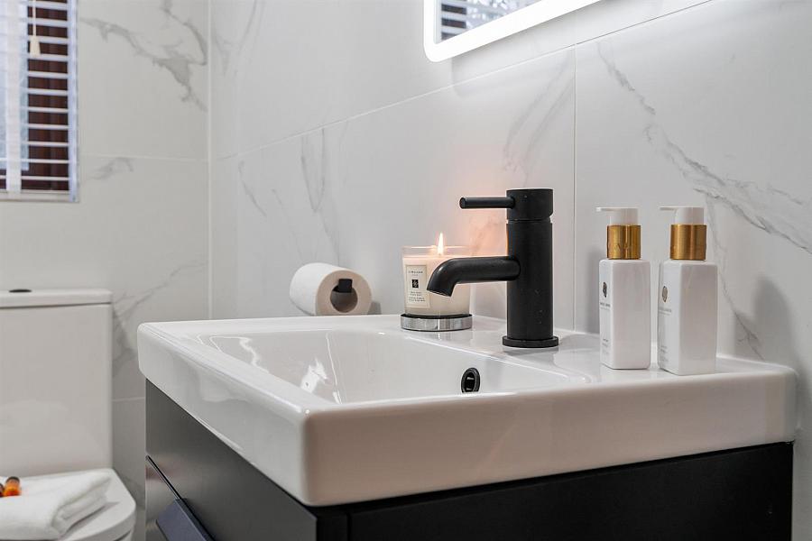 Apt 10 Waverley Court