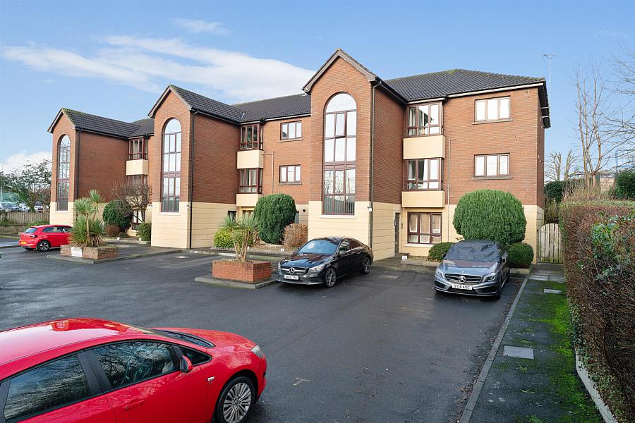 Apt 10 Waverley Court