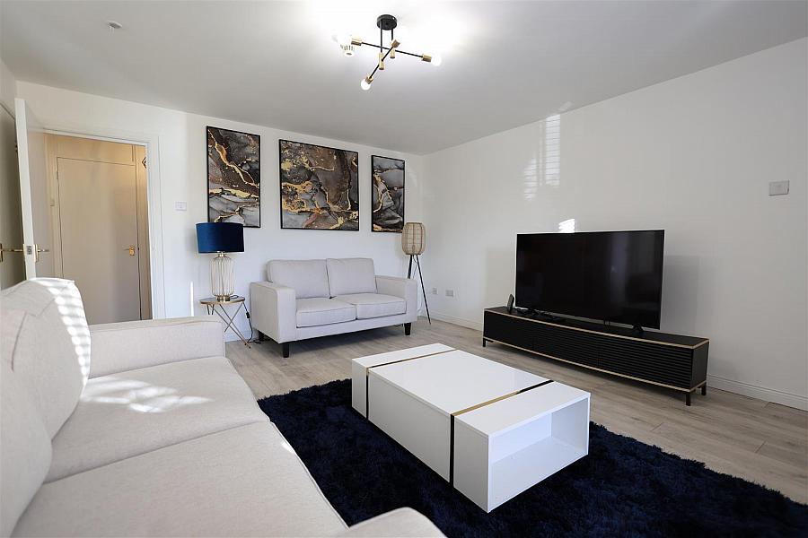 Apt 10 Waverley Court