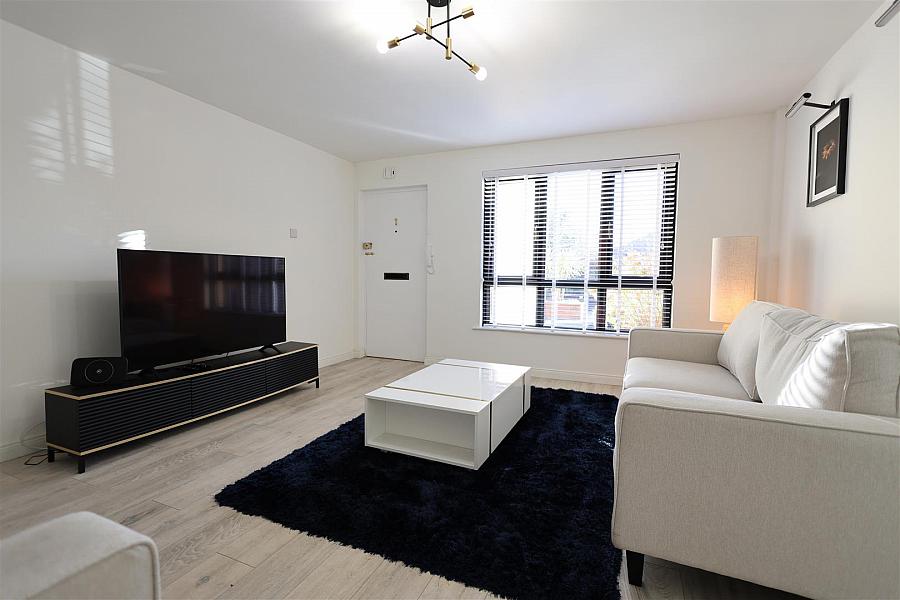 Apt 10 Waverley Court