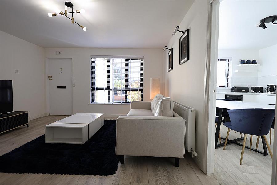 Apt 10 Waverley Court