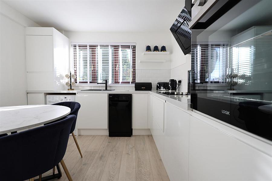 Apt 10 Waverley Court