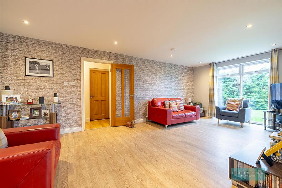 24 Crossgar Road East