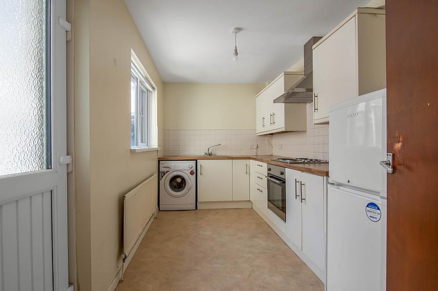 63 Sandhurst Gardens