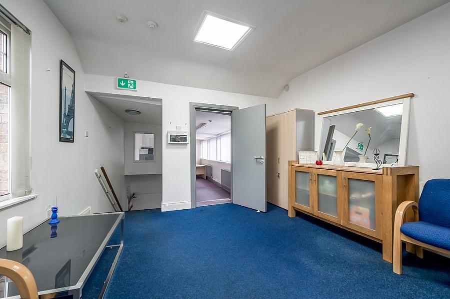 Unit B, 186 Kingsway, Dunmurry, Bt17 9rz