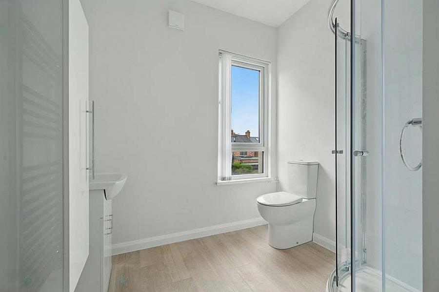 14 Lisburn Avenue Bt9 7Fx