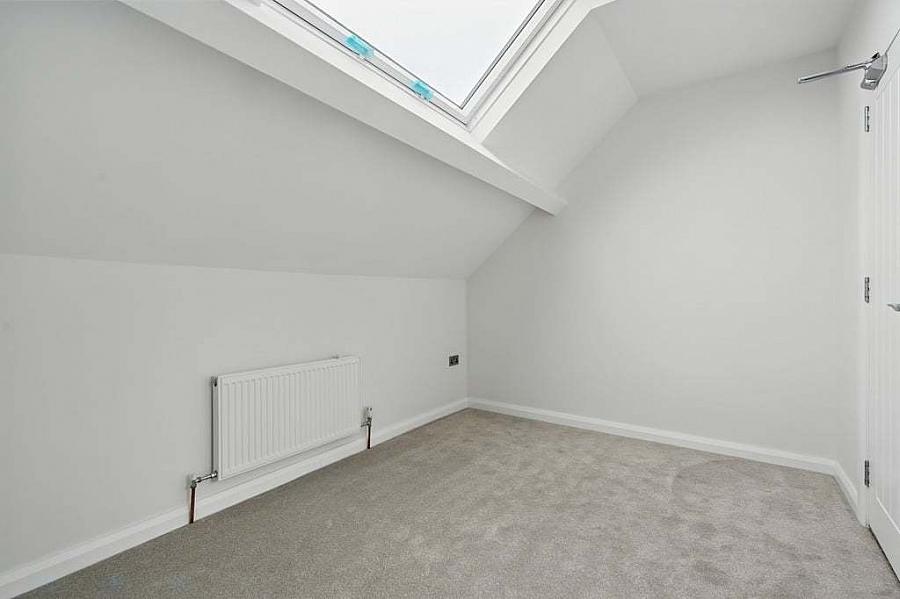 14 Lisburn Avenue Bt9 7Fx