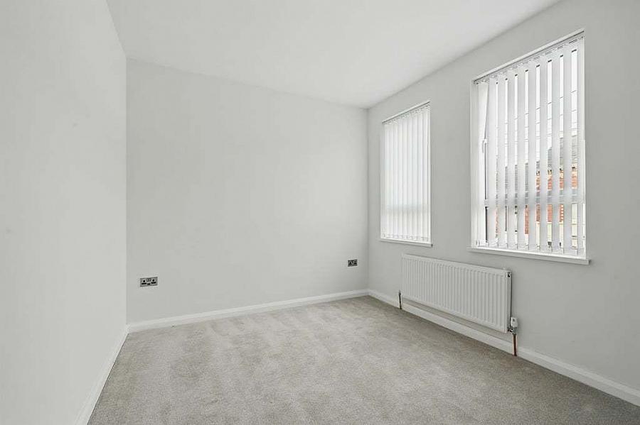 14 Lisburn Avenue Bt9 7Fx