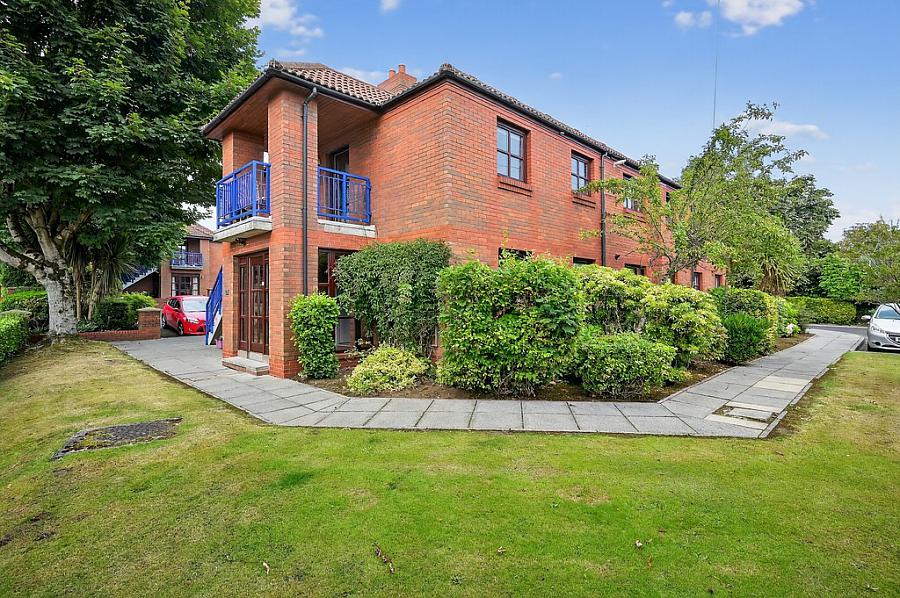 19 Cleaver Court Bt9 5Lx