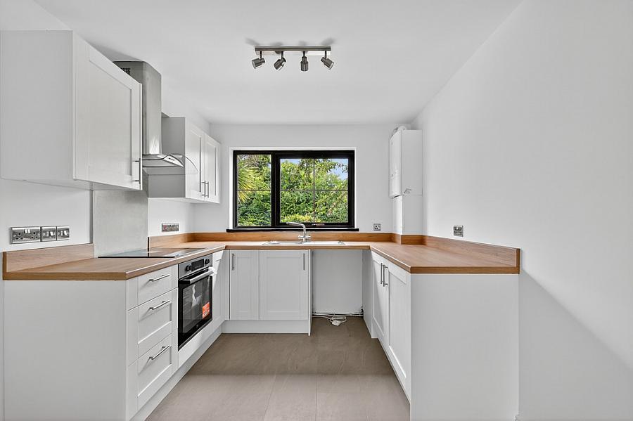 19 Cleaver Court Bt9 5Lx