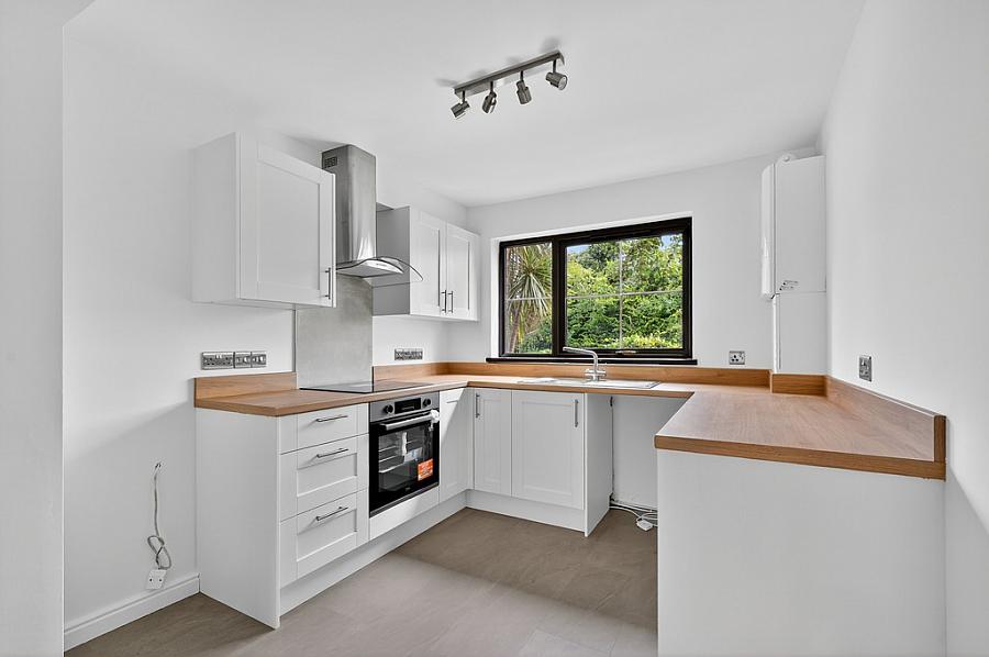 19 Cleaver Court Bt9 5Lx