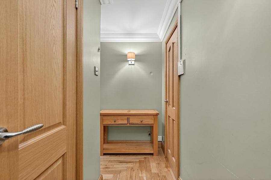 13C Moveen House Bt10 0Ef