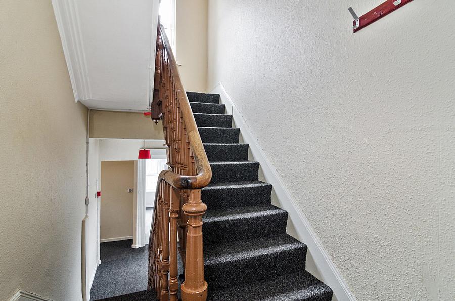 Flat 2, 23 Lawrence Street