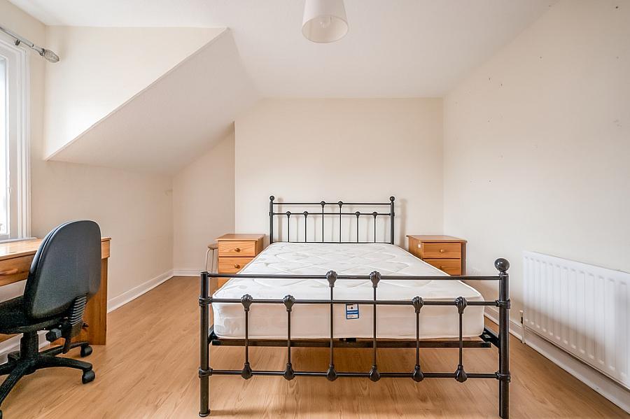 Flat 2, 98 Cromwell Road
