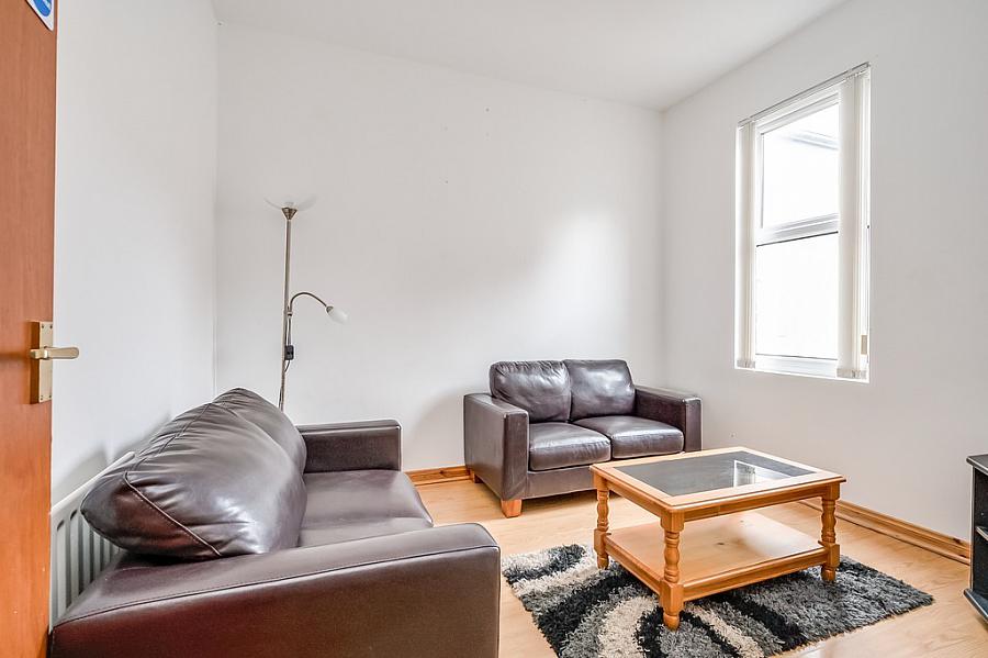 Flat 2, 98 Cromwell Road