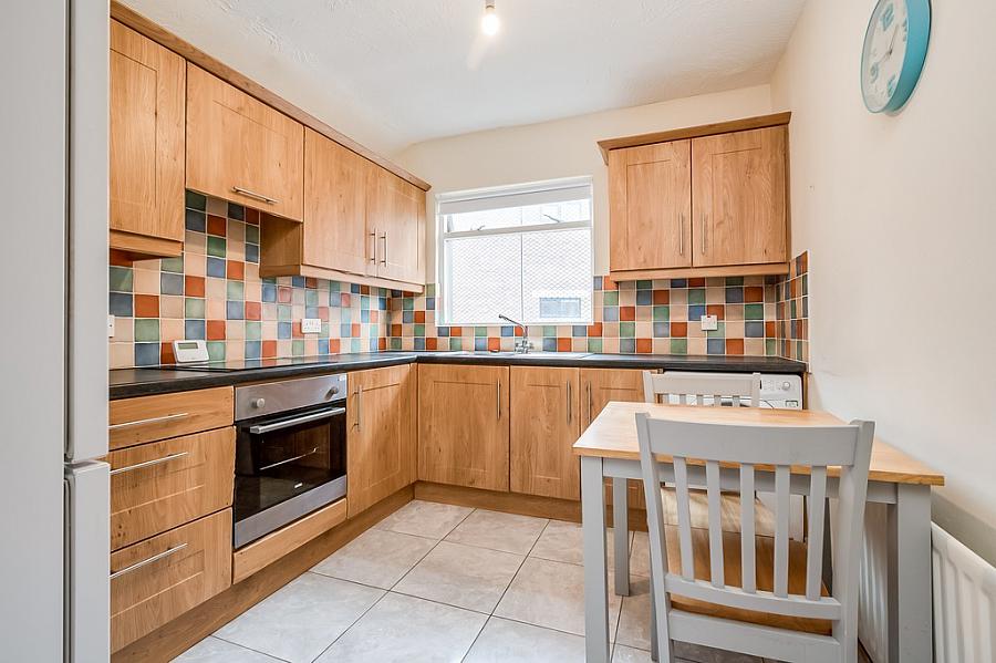 Flat 2, 98 Cromwell Road