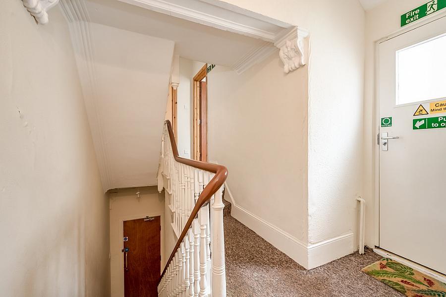 Flat 2, 98 Cromwell Road
