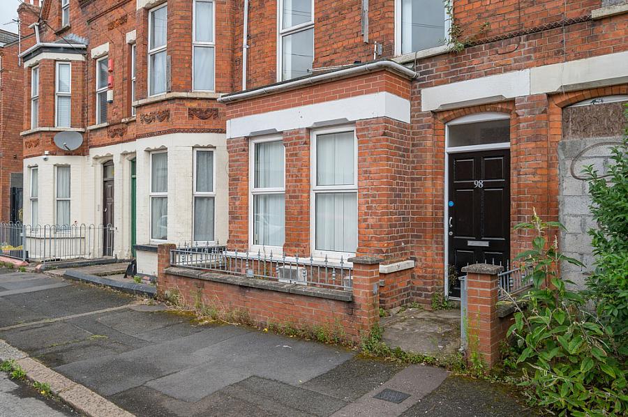 Flat 2, 98 Cromwell Road