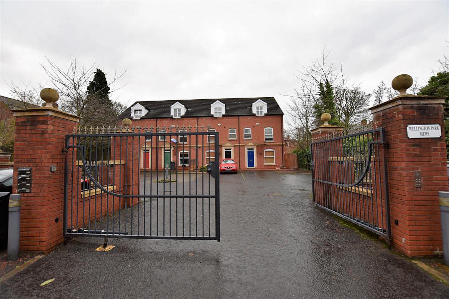 4 Wellington Park Mews