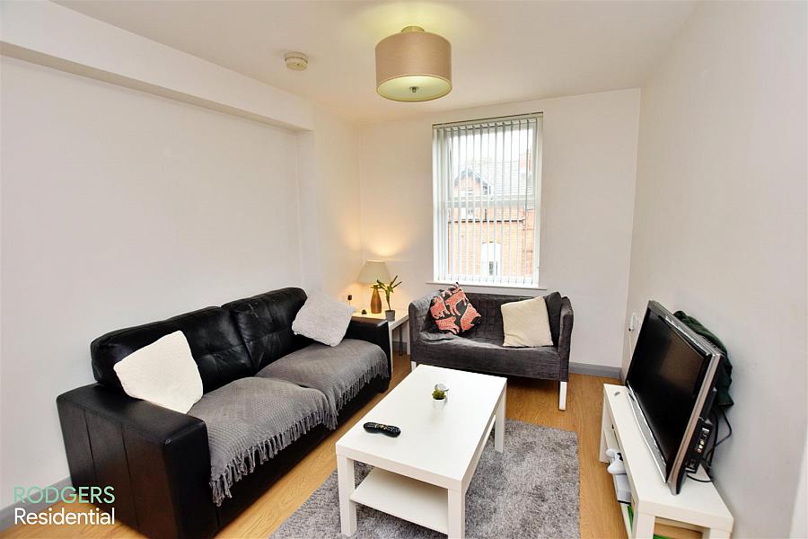 Apt 12, 125 Wellesley Avenue