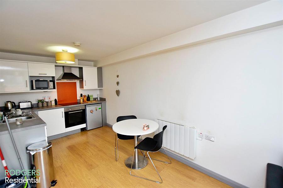 Apt 12, 125 Wellesley Avenue