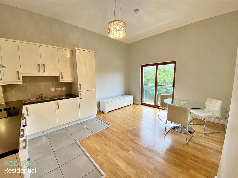 Apt 22, 2b Summerhill Avenue