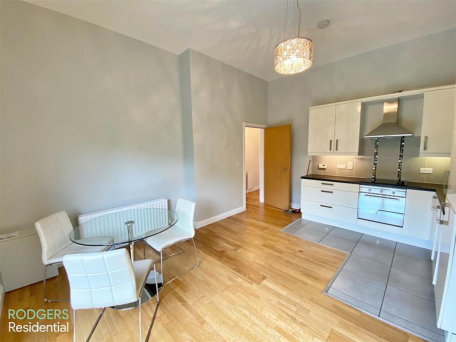 Apt 22, 2b Summerhill Avenue