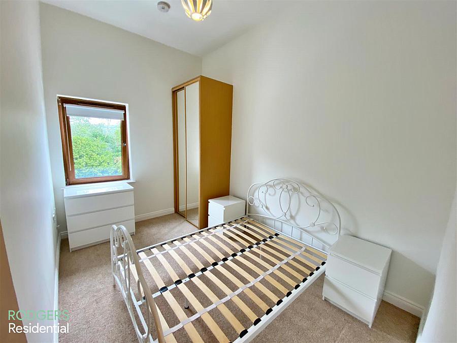 Apt 22, 2b Summerhill Avenue