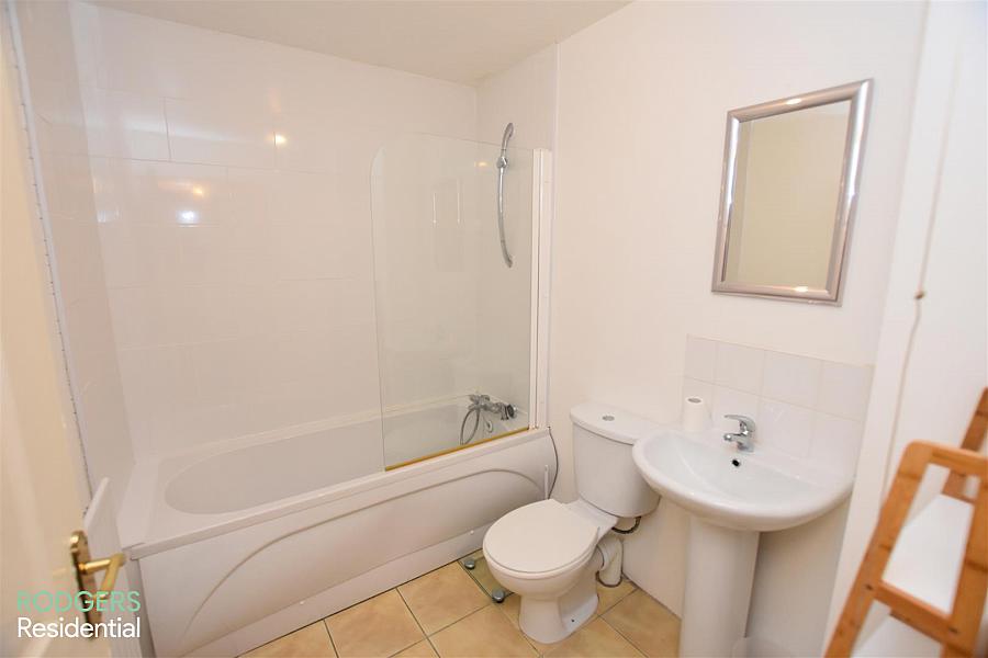 Apt 4, 150 Larkfield Road