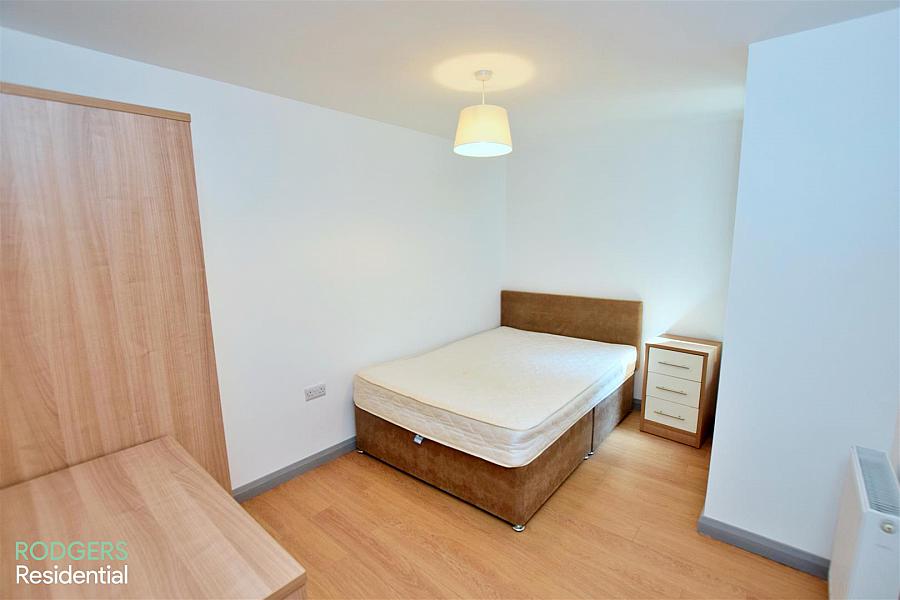 Apt 3, 108-110 Eglantine Avenue