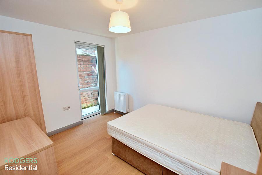 Apt 3, 108-110 Eglantine Avenue