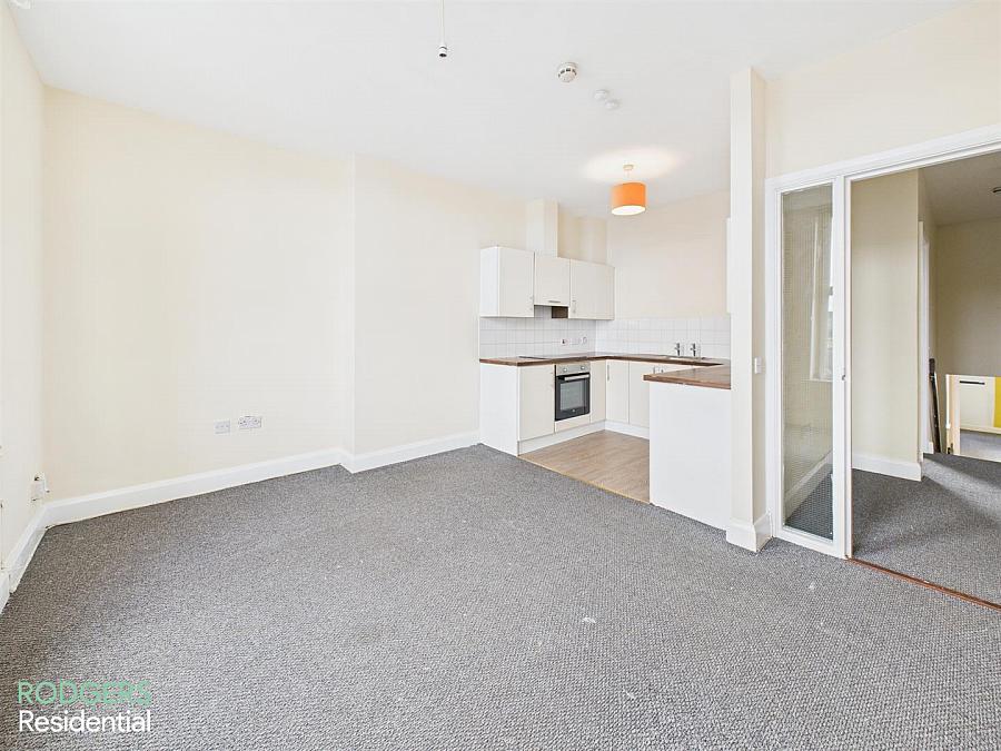 Apt 3, 230 Antrim Road