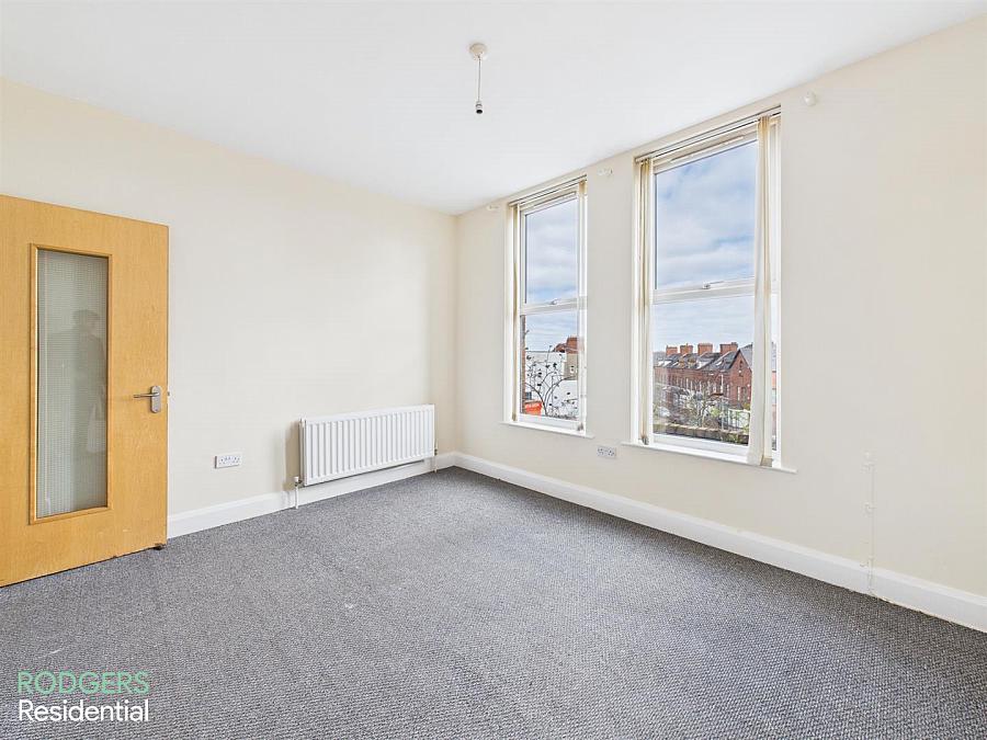 Apt 3, 230 Antrim Road