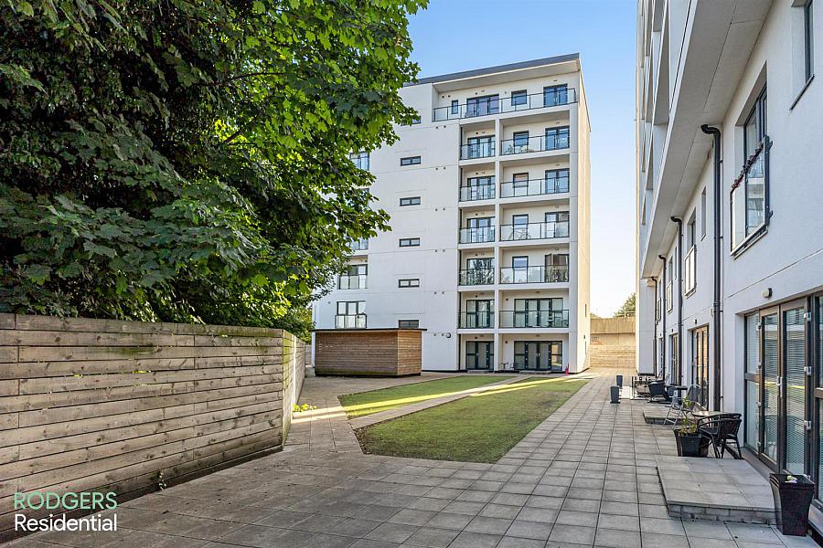Apt 10, 25 Bridge End