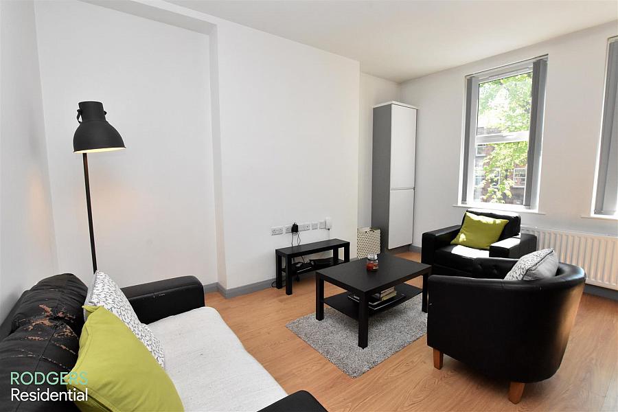 Apt 10, 104 Eglantine Avenue