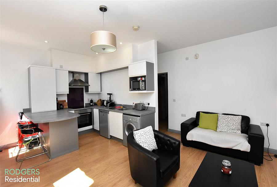 Apt 10, 104 Eglantine Avenue