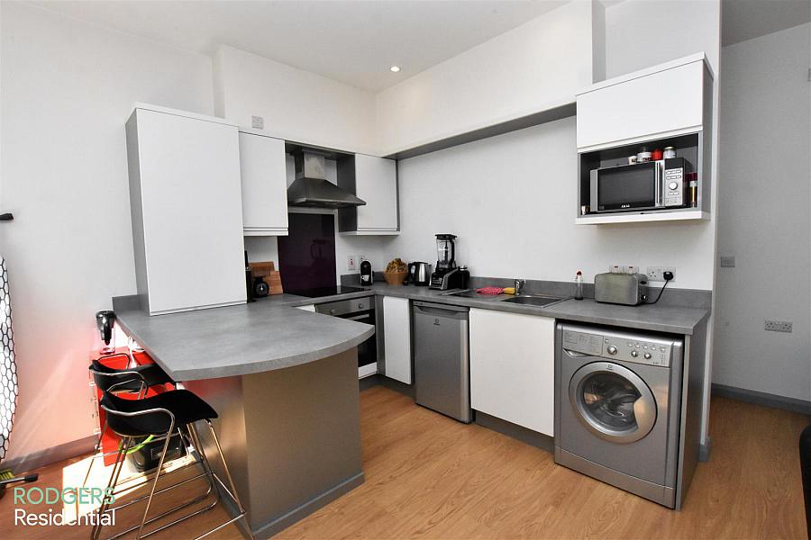Apt 10, 104 Eglantine Avenue